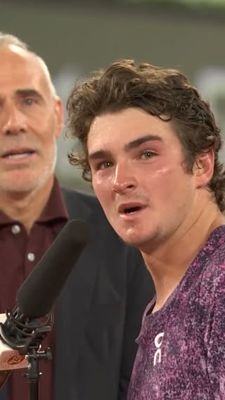 A word for his mom's birthday, and a word for the crowd 🇧🇷🫶

#RolandGarros