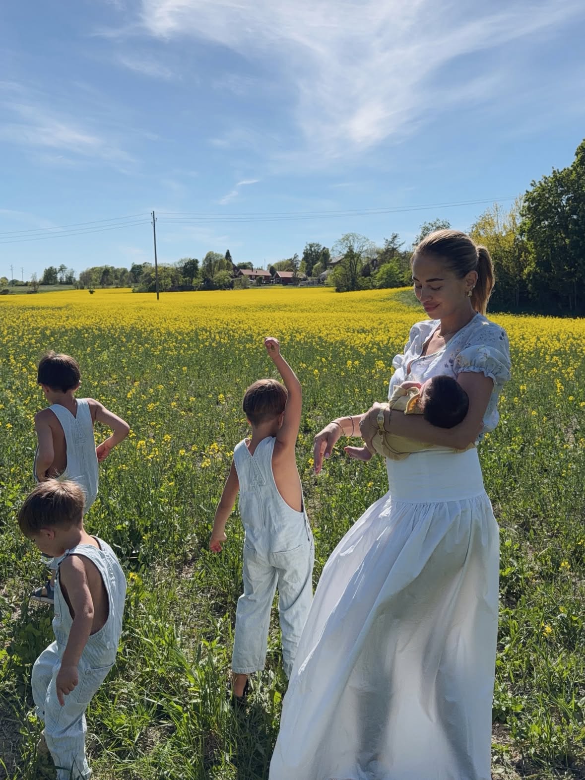 Happy Mother’s Day!! 🤍 I can’t believe I get to be a mother to FOUR kids. How did I get this lucky?! 😭 Being your mom is EVERYTHING. Had the best day/weekend at our country house with my family. Just a few more weeks of school/work and then we move out there for the summer 🌼