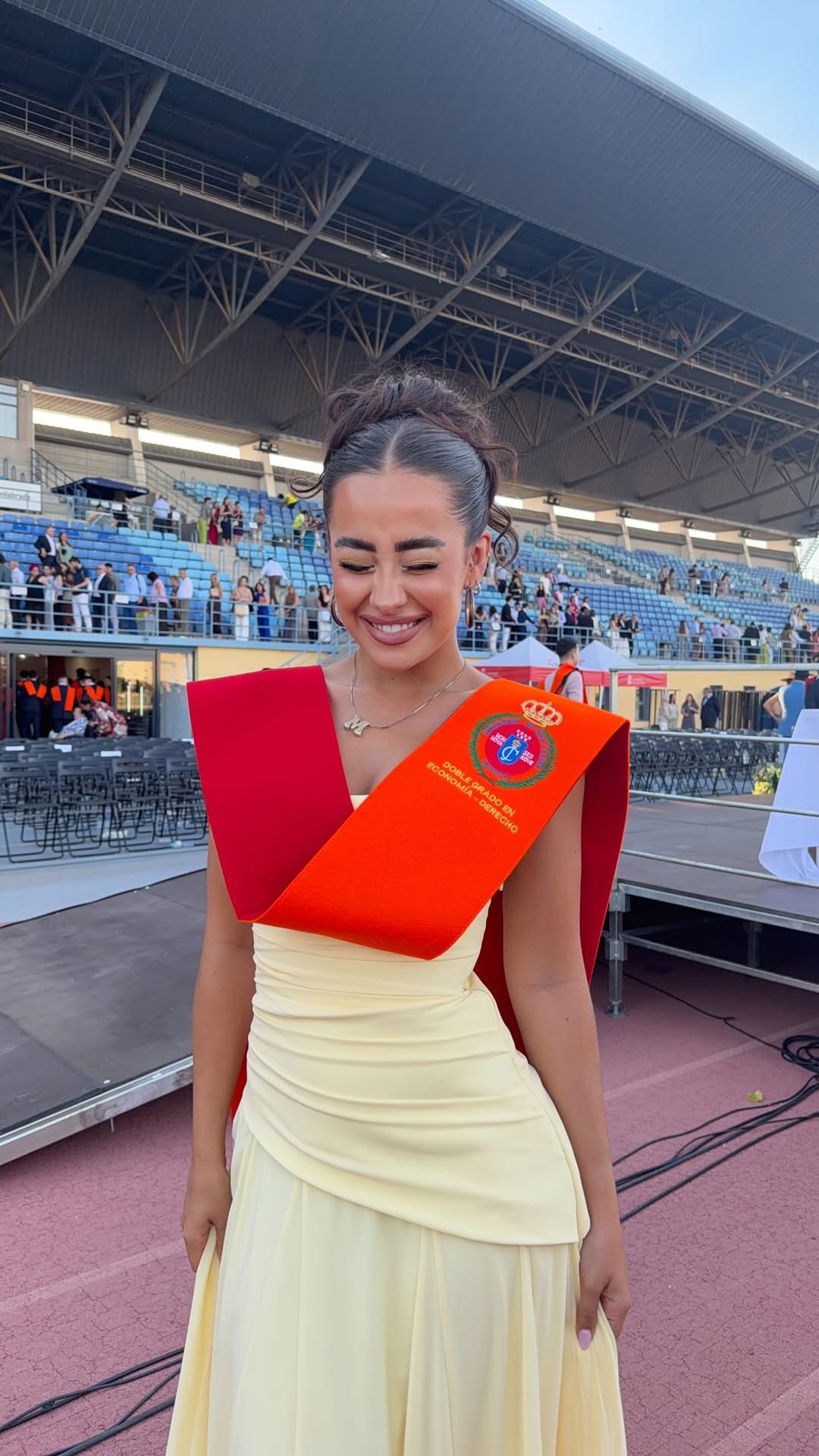que bien me sienta ser jurista y economista 🎓✨💅🏼🪩🥂