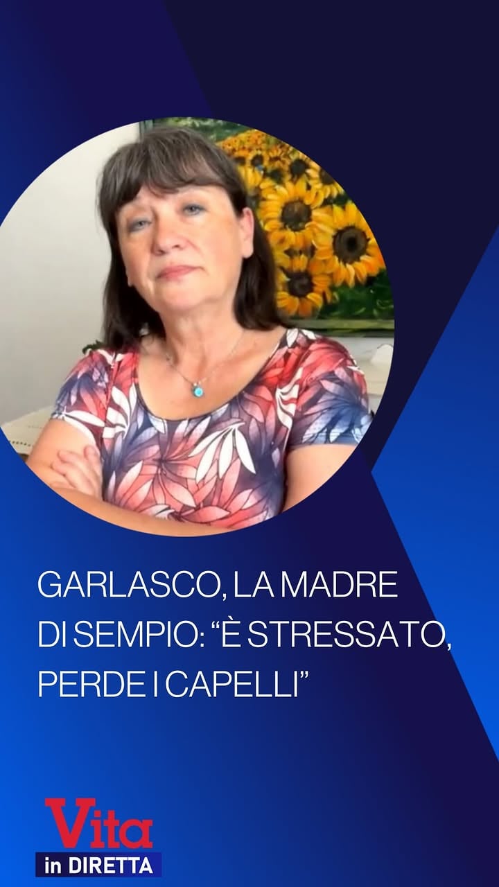 “È stressato, sta perdendo i capelli”. In un audio la preoccupazione dei genitori di #AndreaSempio. La madre, Daniela Ferrari, parlando con un’amica, professa con sicurezza la sua innocenza: “Non ha ucciso #ChiaraPoggi”. 
#VitaInDiretta