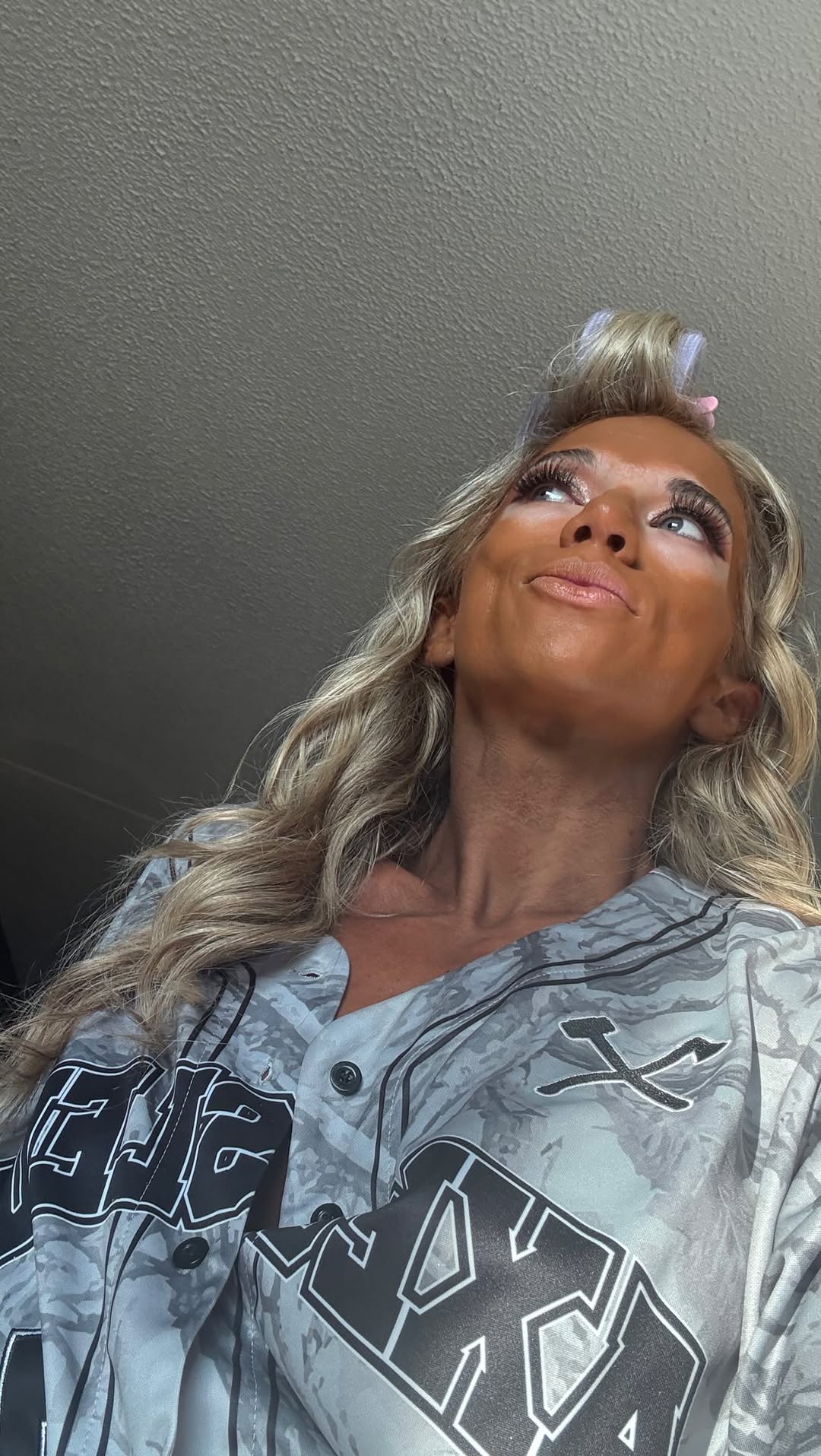 Almost time to look like someone addicted to self tanner again😅

1 day out from @optimumclassic and I’m Feelin calm and ready to just do my best, get feedback, and spend quality time with my people💙

If you haven’t watched the Pittsburgh pro vlog taking through my peak week GO WATCH because I’ll have a new one for show day out soon😎