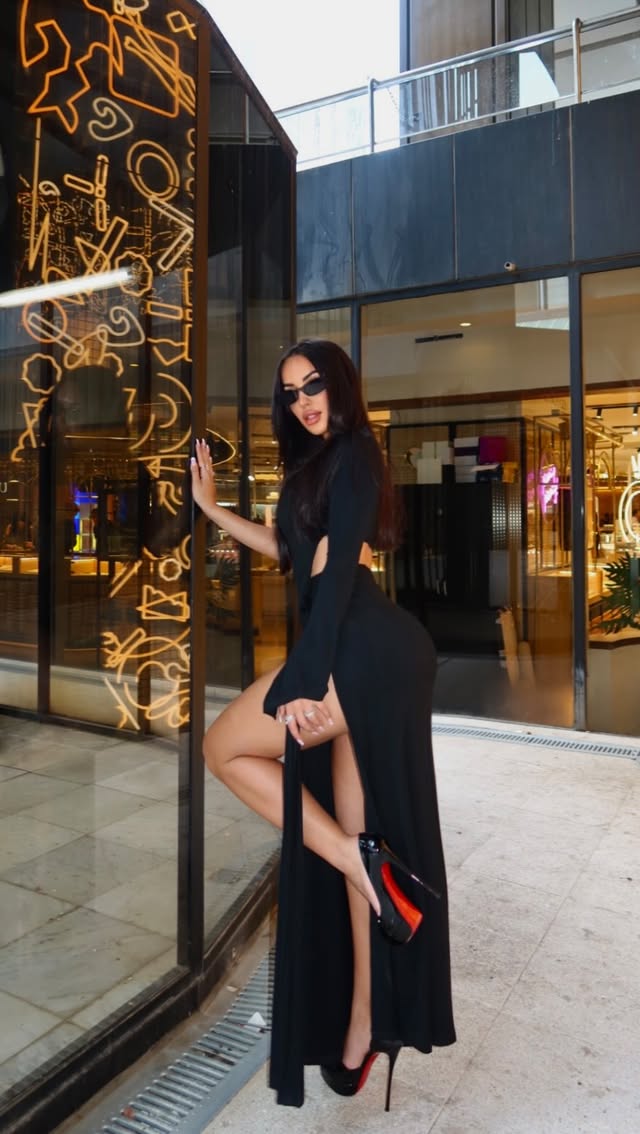 @fashionnova 🖤
🔎Confidently Loved Draped Maxi Dress- Black