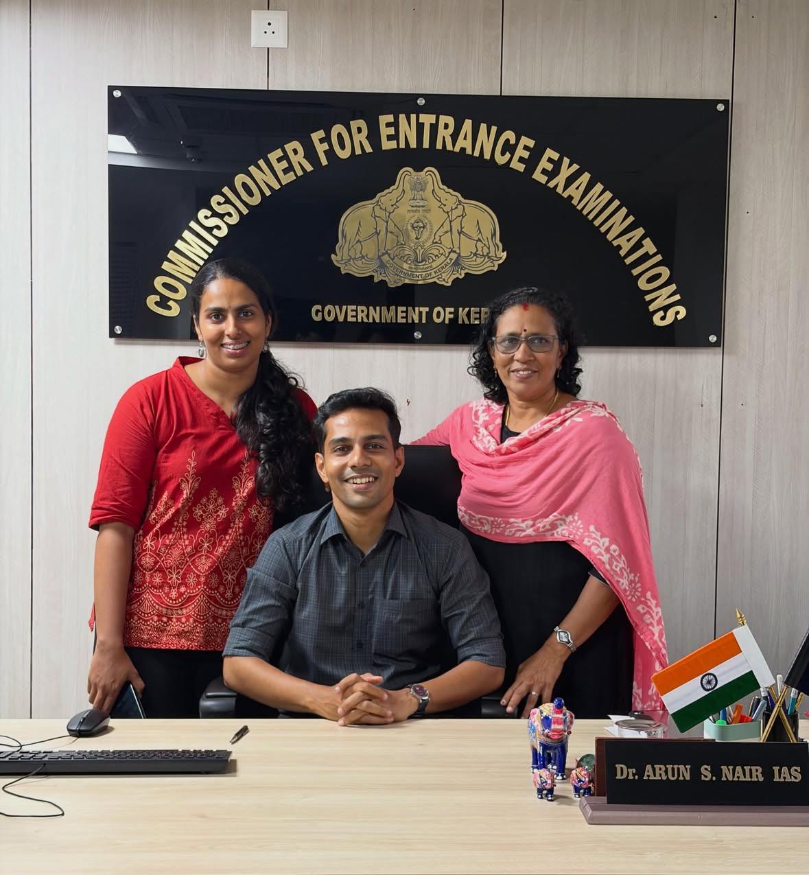 Special Days ❤️
.
.
.
.
.
.
.
.
.
📸 @gokul.krishna___ 
.
.
.
.
.
.
.
#mother #sister #ias #proud #family