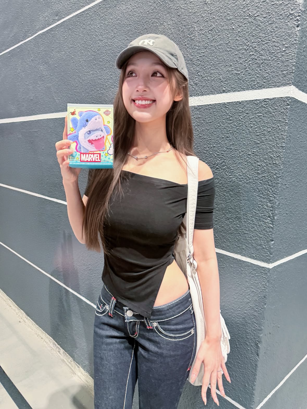 ComicCon kinda day 🥰

1, Finally got my first Jeff the landshark @hottoyshk 
2, 個場咁大都撞到 @shi_ga 
3, Deadpool my man ❤️
4, Hela who kills me so much in Marvel Rivals
5, 點解會有人cos 鋼煉呢個情節😭
8, 巧遇 @b.duckofficial
9, so cool @ghostbustershongkong
