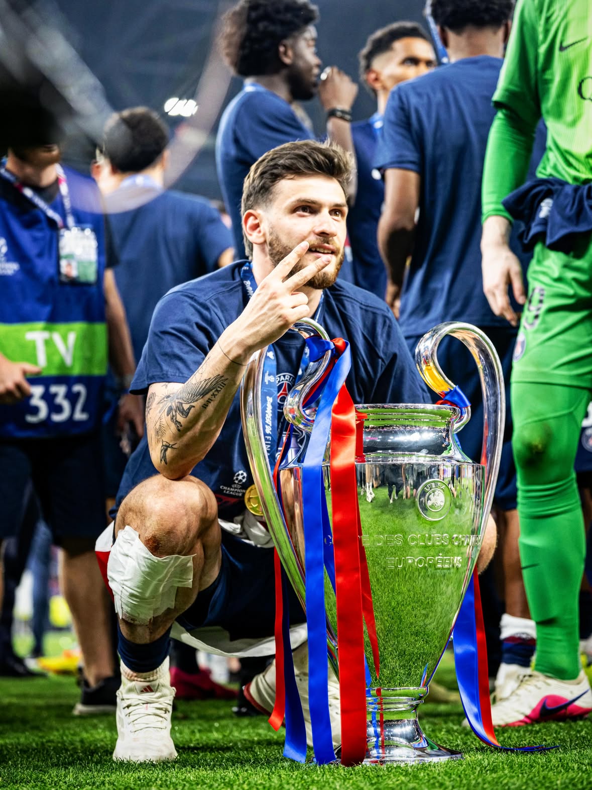 𝐊𝐕𝐀𝐑𝐀 𝐀𝐑𝐑𝐈𝐕𝐄𝐃 = 𝟐 𝐔𝐂𝐋 𝐓𝐑𝐎𝐏𝐇𝐈𝐄𝐒 😮‍💨

PSG had won zero Champions Leagues in 55 years of history… since Kvaratskhelia arrived, they have won 𝐓𝐖𝐎 in a year and a half ❤️💙🏆🏆

Khvicha Kvaratskhelia was decisive in every Champions League knockout stage this season:

vs Monaco: GOAL ⚽️
vs Chelsea: 3 GOALS + ASSIST ⚽️⚽️⚽️🅰️
vs Liverpool: GOAL + ASSIST ⚽️🅰️
vs Bayern Munich: 2 GOALS + ASSIST ⚽️⚽️🅰️
vs Arsenal: WON A PENALTY 🎯

𝑭𝒖𝒕𝒖𝒓𝒆 𝑩𝒂𝒍𝒍𝒐𝒏 𝒅’𝑶𝒓? 🌕👀