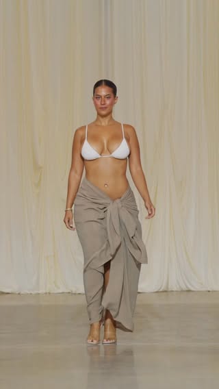 Walking for the incredible @occeanwear in the @hautegala showcase.

Their sarongs have a built in leg short to prevent thigh rubbing. Total game changer 🔥 

🎥: @alainmfilms