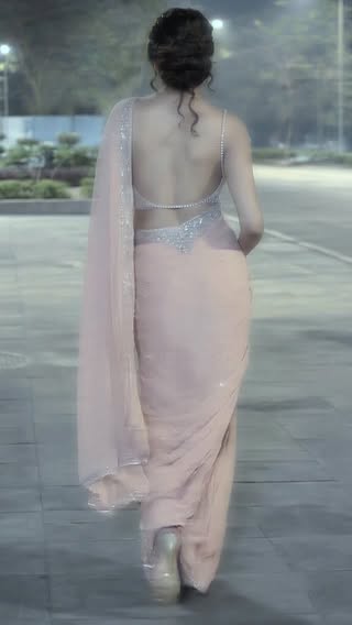 How’s the view?👀❤️‍🔥💋
.
#fyp #explore #instagood #saree #viral