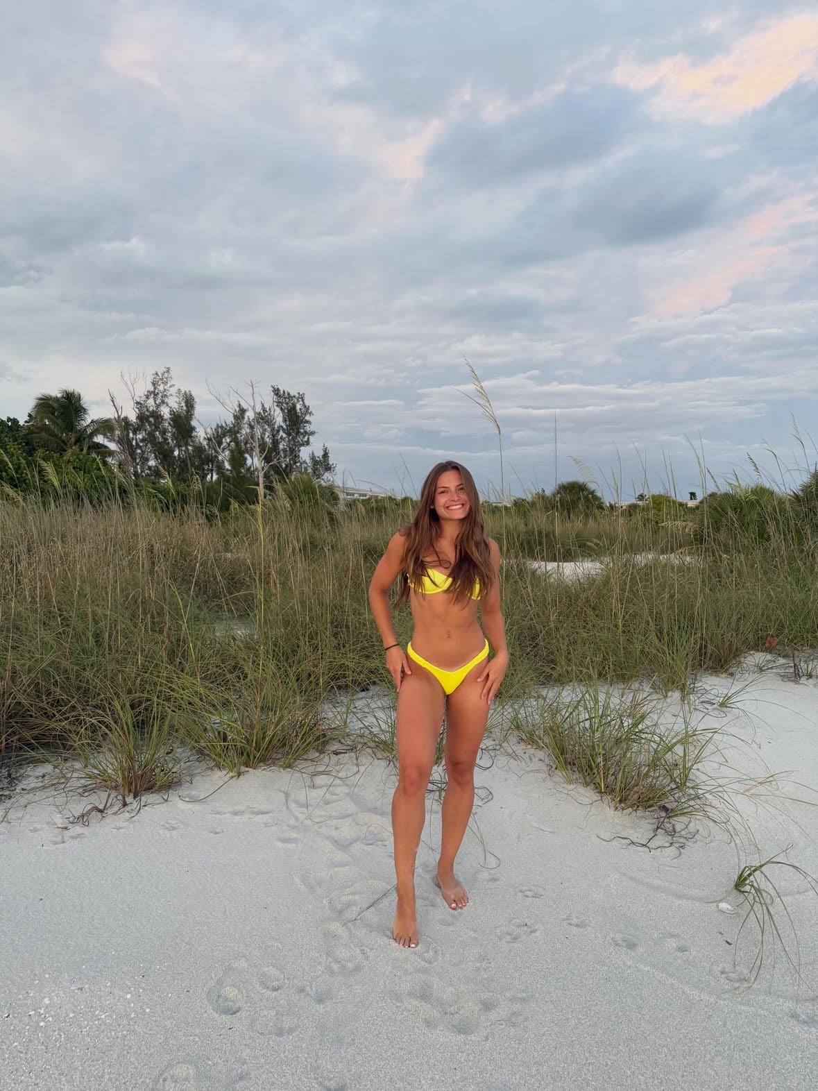 All she does is beach beach beach 🌸👙🌞