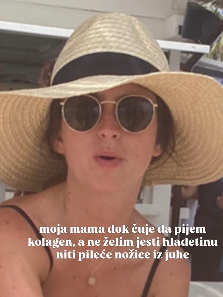 ZAVRŠENO 🐞
 
već neko vrijeme pijem @noveliusmedical.adria Hydrocollagen i već neko vrijeme mi nokti ne pucaju, kosa raste kao luda i ne bole me zglobovi nakon treninga pa isto želim i vama i zato dijelim
•1x hydrocollagen kutija
•1x šešir/vizir
•1x branded dust bag
odnosno sve sa zadnje slike osim svog stola i čaše

Darivanje traje do srijede 3.6., a vi trebate zapratiti @noveliusmedical.adria i moj profil te u komentaru označiti dvije priljateljice (ili prijatelja!) koji trebaju kolagen, dakle sve 🦋

I to vam je to, sretno!