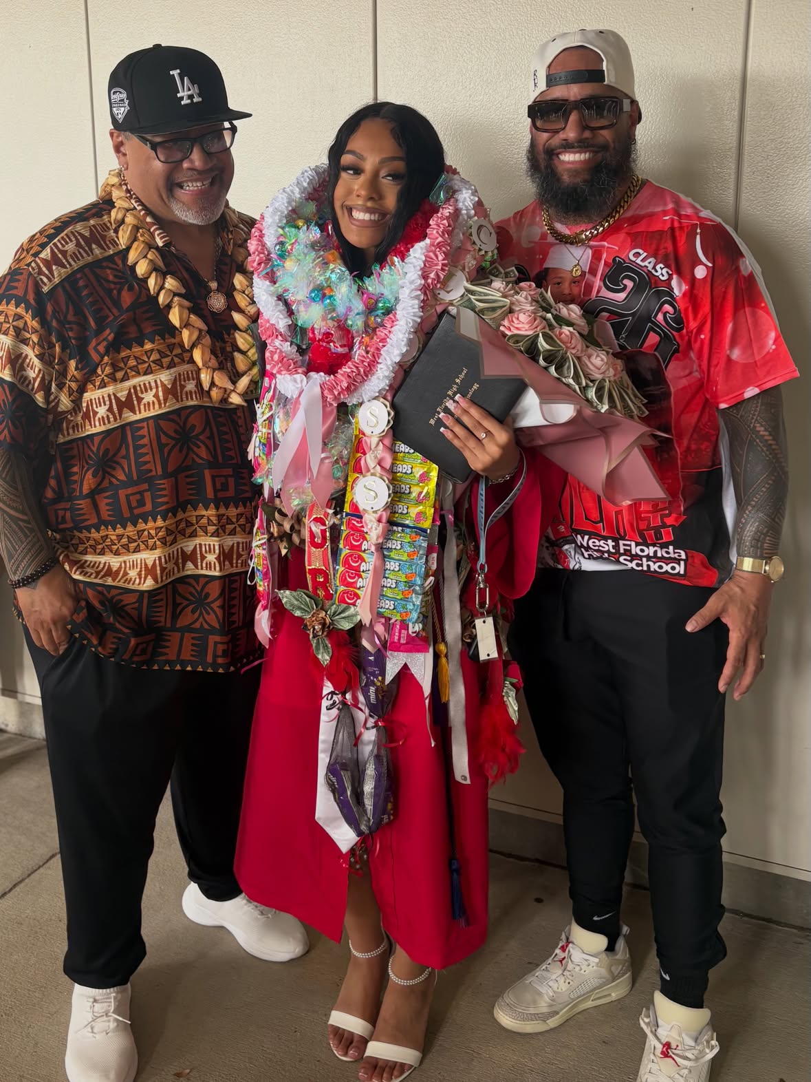 #ProudPapaAndDad Congratulation Jayla YOU DID IT QUEEN 🌹🌺🌴🇼🇸🇦🇸🤎 onto the next chapter of your life . Malo Galue 🤙🏾 

Remember GOD DONT MISS 🔐 #FATUS