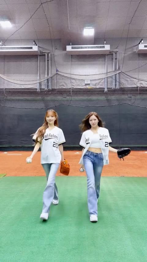 RUNWAY⚾️👥

#MAYUKA #MIIHI 
#NiziU #WithU 
#Bs2026