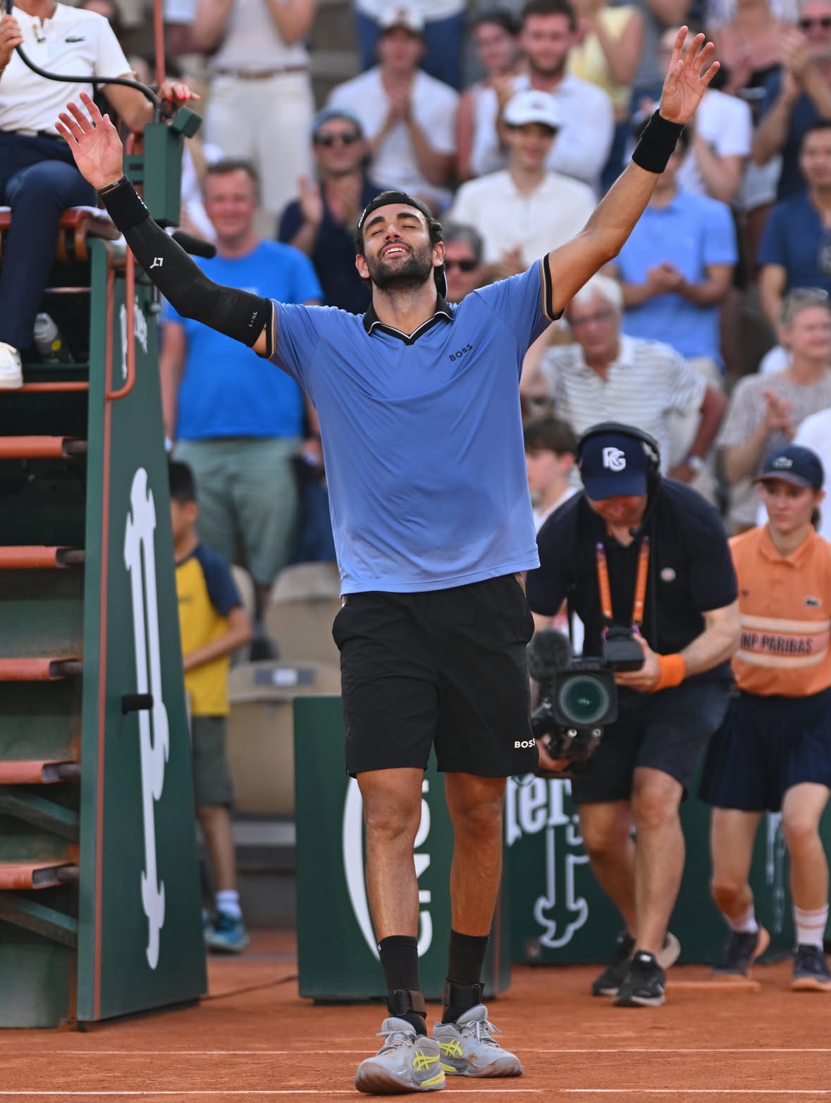 A day to remember in @rolandgarros ❤️🔨💪

📸: @rolandgarros | Corinne Dubreuil