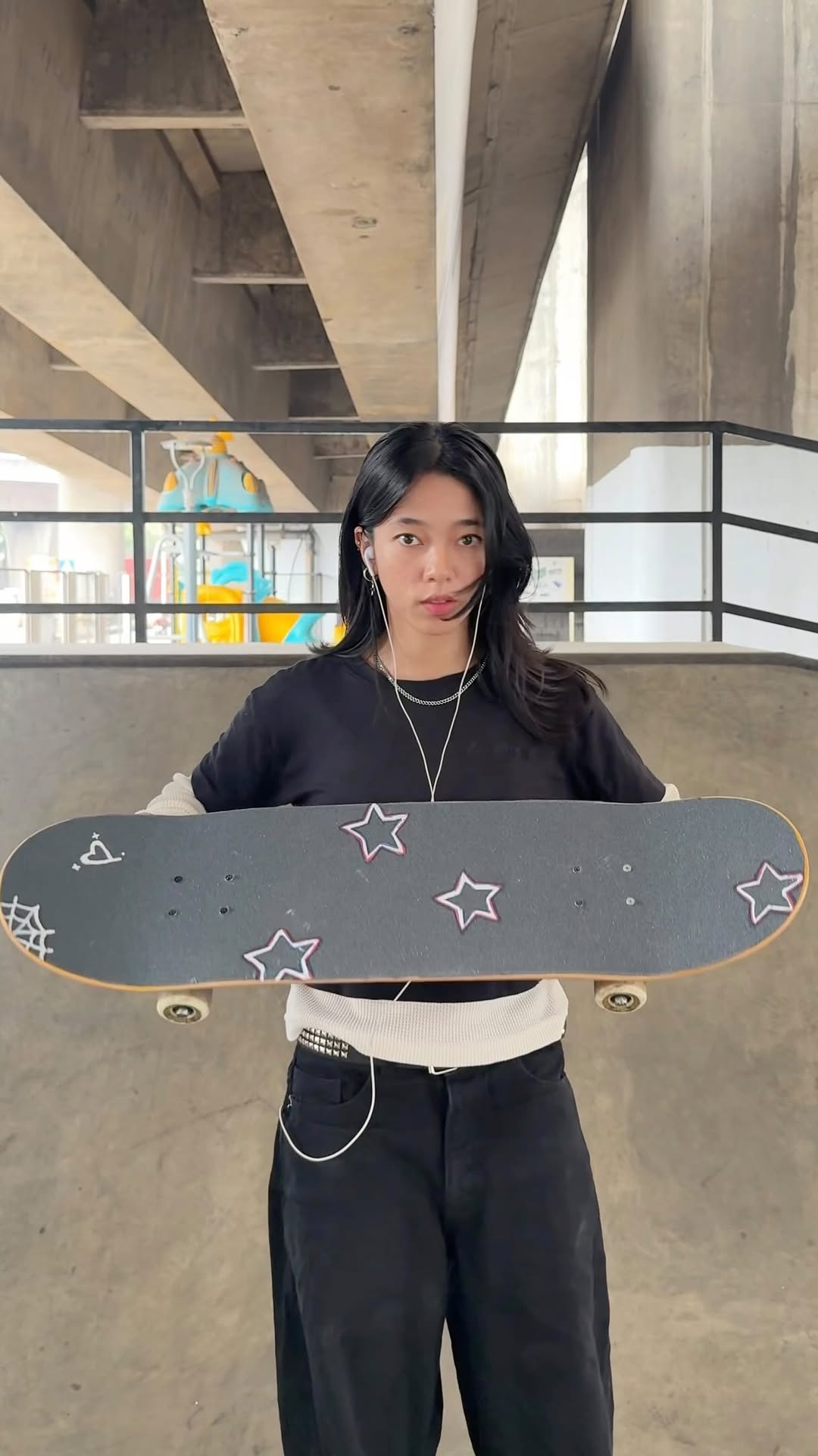 The ultimate skate project 🛹

@alviaaa____ (Alivia) customizes her own skateboards — from grip tape and wheels to hand-drawn stars and hearts. What started as a way to fill a long school break has turned into a full-on passion.

Her message to anyone watching? “Keep your spirits high and pursue whatever you want to do without hesitation.” 🫶
 
Video by @alviaaa____