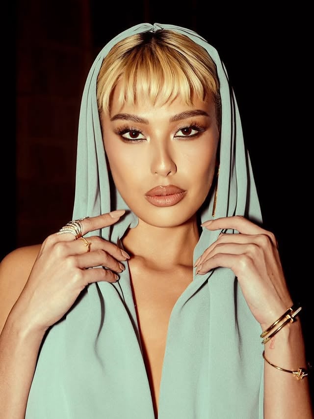 Tonight’s the night! ✨ 

But first, here’s a quick dump of what went down during the 2nd round of the @missgrandinternational All Stars Preliminary Competition. 

See you all tonight?? Ya girl is going to MC alongside queen @emmatiglao again! 👯‍♀️✨

on me — @atelierpattyang @markbumgarner paired with @tiffanyandco @arnelpapa and @jojobragais #ootdee

Styled by @jetrhobarrietta @stylizedstudio 
Face @davequiambao_ 
Hair @nellyseboy 
Special thanks to @khenthoughtt 

Produced by @personifi.io 🔴 
Photos @mikehellyah 
Video @personifi.io @__svmmyyy__ @work_withkylesy 

#MGIAllStars 
#DeeGrandest #DeePaTapos