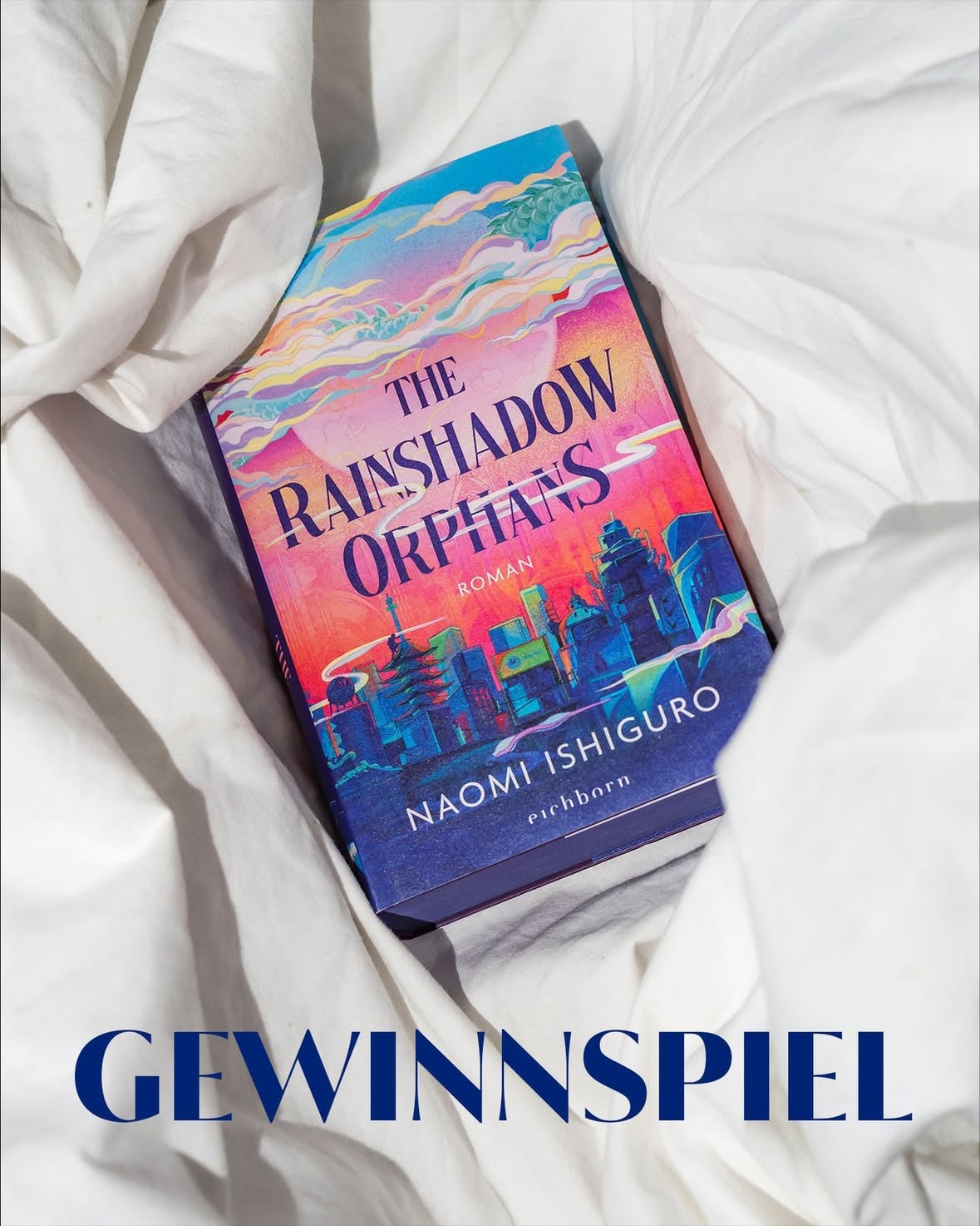 GEWINNSPIEL ✨Wie wunderschön ist bitte dieses Buch?? Und es wird noch besser: Denn diese Fantasygeschichte ist inspiriert von japanischer Mythologie und unseren liebsten Studio Ghibli Filmen! 😍⁠
⁠
„The Rainshadow Orphans“ erzählt von der düsteren Metropole Rainshadow City, in der die Wahlgeschwister Toshiko, Jun und Mei ums Überleben kämpfen - inmitten von Drachen, Sonnengeistern und Bubble Tea. 🤭⁠
⁠
Das hört sich ganz nach einem Buch an, das ihr gerne lesen würdet? Dann macht bei unserem Gewinnspiel mit, denn wir verlosen 3 Bloggerboxen zu „The Rainshadow Orphans“ an euch. Darin befindet sich als Highlight nicht nur das Buch mit Farbschnitt, sondern auch noch eine Origami-Box inspiriert von Studio Ghibli.⁠⁠ 📚⁠
⁠
Und so einfach nehmt ihr an der Verlosung teil: ⁠
1. Liked diesen Beitrag.⁠ ❤⁠
2. Folgt unserem Account @hugendubel. 🙌⁠
3. Verratet uns in den Kommentaren, welches Buch aus eurem Bücherregal ihr am schönsten findet. ⁠😌⁠
⁠
Das Gewinnspiel endet am 09.06.2026 um 12:00 Uhr. Die Teilnahmebedingungen findet ihr unter hugendubel.me/ig. Viel Glück! 🍀