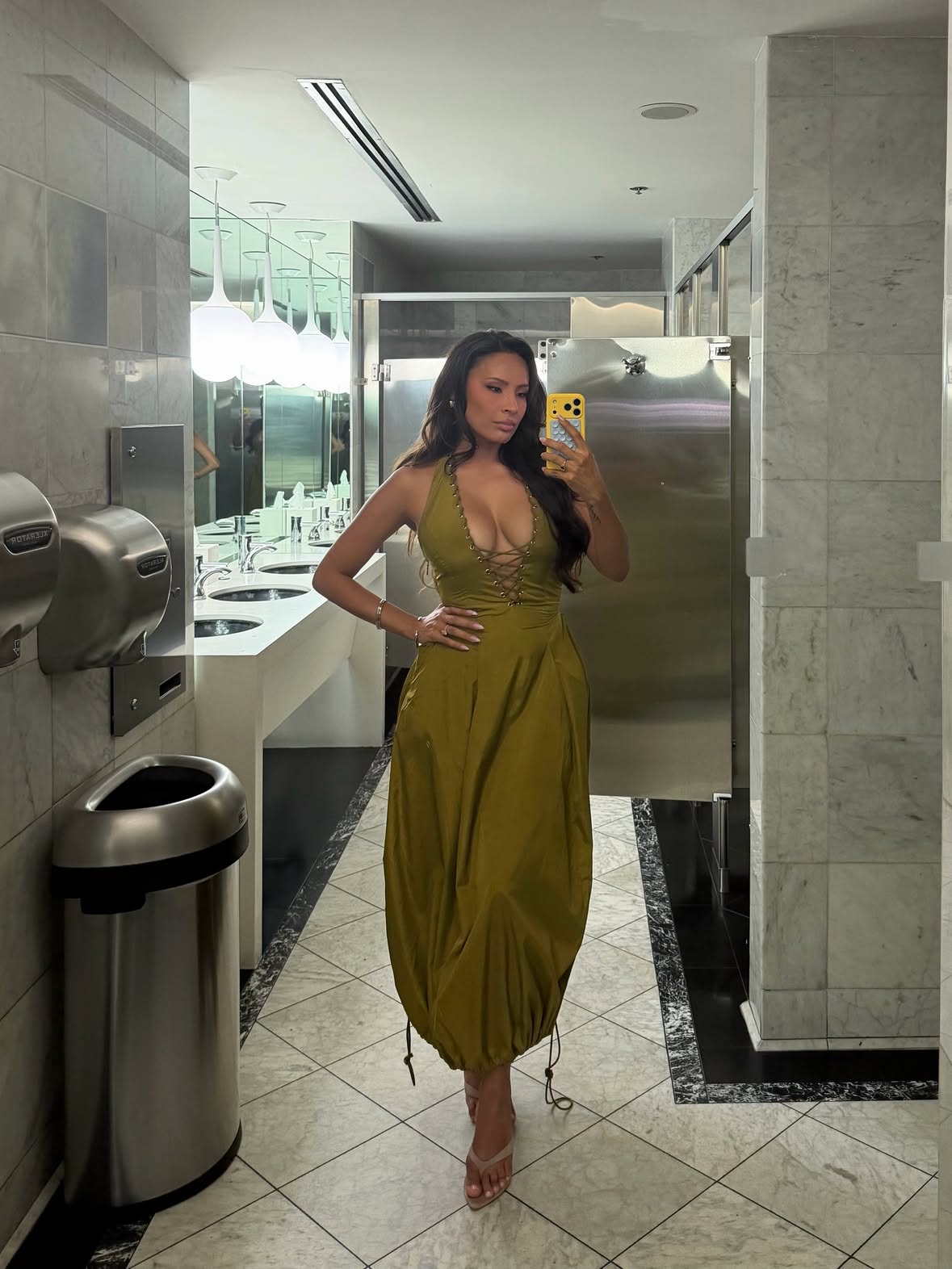 A full length mirror in a public bathroom hates to see me comin. Posted up by the trash can like here’s my OOTD

Still not over this campaign @rarebeauty 

Dress: @shopakira
Heels: @femme_la 
Jewelry: @modandjo
@jilljacobsstudio