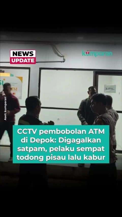 Seorang pria mencoba membobol mesin ATM di Kompleks Griya Tapos Permai, Cilangkap, Tapos, Depok, pada Rabu (27/5) malam. Aksi tersebut berhasil digagalkan petugas keamanan kompleks setelah pelaku terekam CCTV sedang mencongkel mesin ATM menggunakan obeng.

Madrais, satpam kompleks, mengatakan pelaku datang menggunakan mobil putih dan sempat diinterogasi setelah aksinya terpantau kamera pengawas. “Memang benar pas membobol-bobol, tapi ya nggak sampai bobol duitnya lah, uangnya,” kata Madrais, Jumat (29/5). 

Pelaku disebut sempat mengancam satpam menggunakan pisau sebelum kabur menggunakan mobil.

Menurut Madrais, hanya satu orang yang terlihat beraksi di luar mobil, namun diduga ada pelaku lain yang menunggu di dalam kendaraan. Pengejaran sempat dilakukan sekitar pukul 21.30 WIB, tetapi pelaku berhasil melarikan diri. Ia juga menyebut kejadian tersebut merupakan yang pertama kali terjadi di kompleks itu.

Sementara itu, Kapolsek Cimanggis Kompol Jupriono membenarkan polisi telah melakukan cek tempat kejadian perkara. Namun hingga kini belum ada laporan resmi dari pihak korban. Polisi juga telah memeriksa rekaman CCTV yang memperlihatkan wajah pelaku dengan cukup jelas dan kasus masih dalam proses penyelidikan lebih lanjut.

📸: Dok. kumparan.

Baca selengkapnya dengan klik link di bio. Cari tahu berita update lainnya dengan download aplikasi kumparan di App Store atau Google Play.

📝: newsupdate | update | news | vidol | R176 | E164

#bicarafaktalewatberita #kumparan