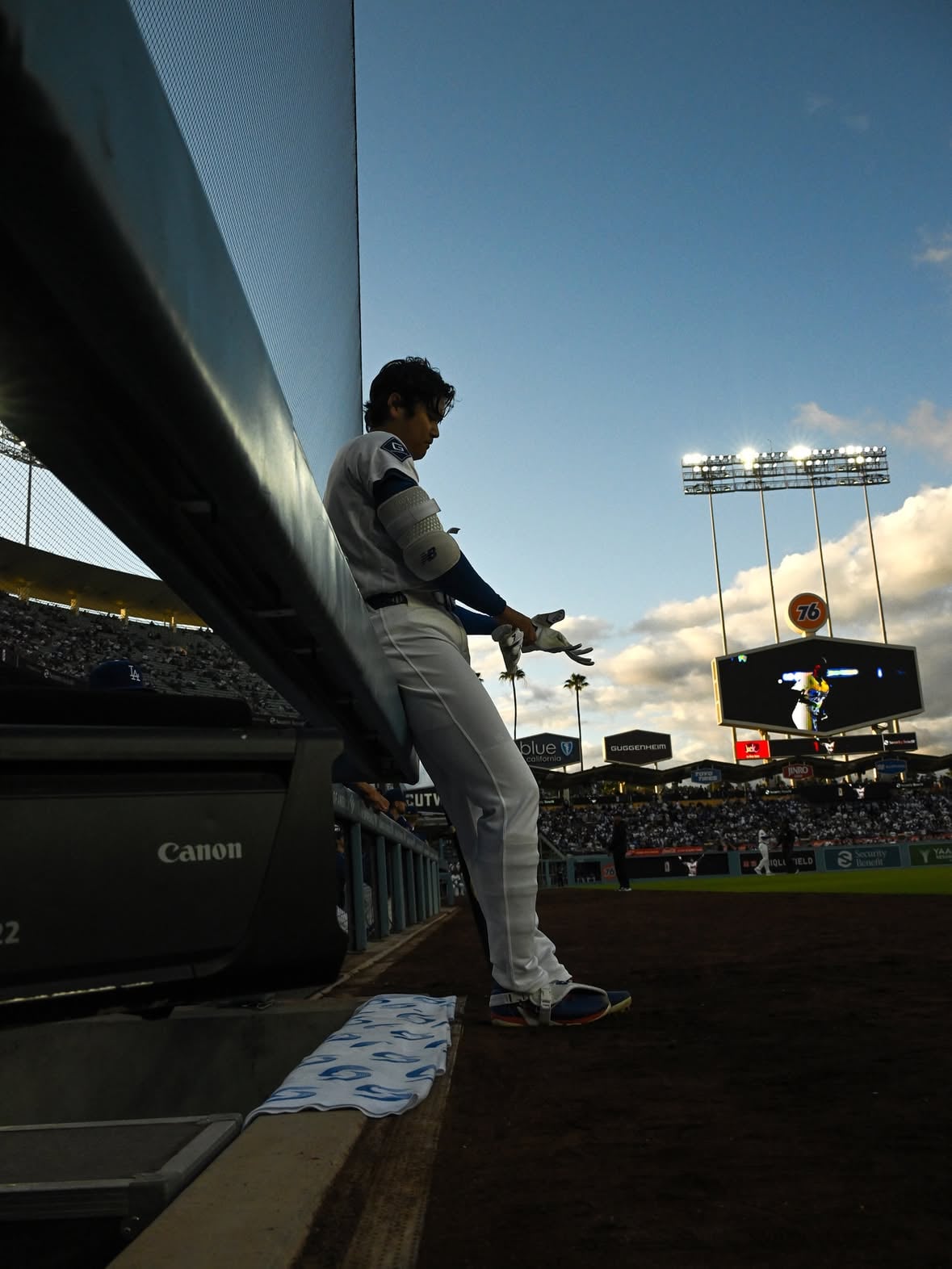 The SooHoo Scrapbook
“Before One Nothing”
📷: @jon.soohoo 
Shohei readies himself for his first at bat against the Rockies Wednesday..
@dodgers @shoheiohtani 
@baseballphotogs @nikonusa 
#thesoohooscrapbook