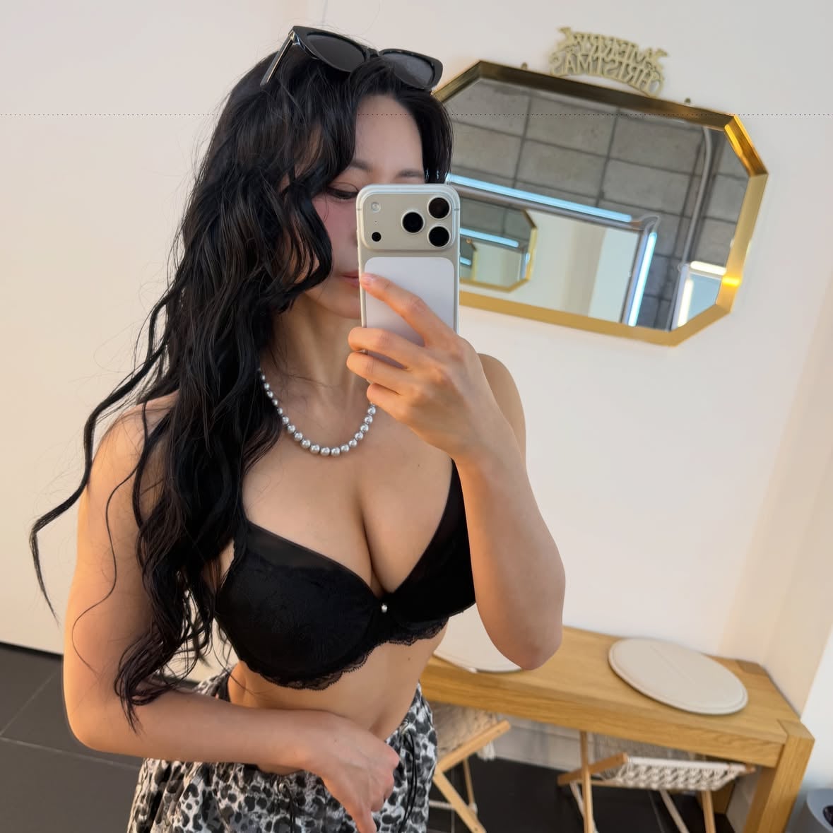 -😎
셀카는 필수지이!!!!! 원본의 맛💋💋
매일매일 관리하는 삶이좋아 
언제든 촬영할수 있는 몸뚱아리ㅣㅣㅣ로

#관리 #관리하는여자  #운동하는여자