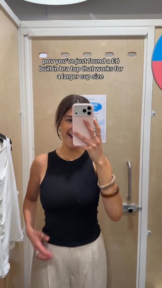 Took my breath away!! Comment LOVE IT and I’ll send you link xx 

For reference I’m a UK 28G and I wear a XS. This works for me and would say this would work up to a G cup! 

#dplus #fullerbustfashion #smallbandlargecup