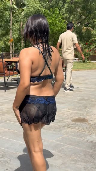 Hey 😉👋😌✨️🐋

#reels #reelsviral #reelsinstagram #poolside #poolparty