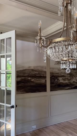 Wallpaper is officially installed throughout the house 🌳🚪🕯️kinda wild watching our vision board turn into real life. one step closer to the space we’ve been dreaming about ✨

#dinning #home #wallpaper #inspo #decor