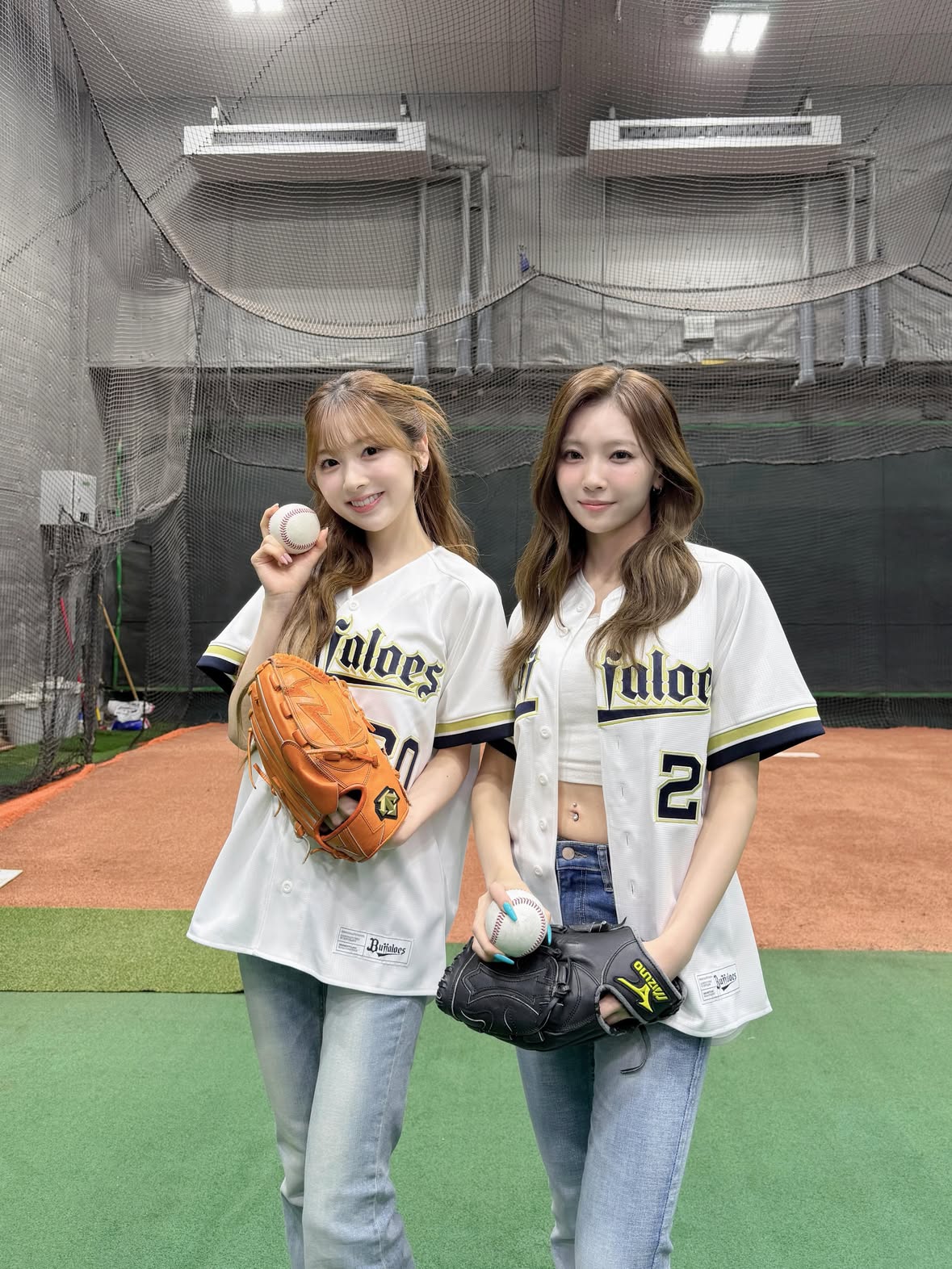 京セラドーム大阪でのセレモニアルピッチで
#MAYUKA と #MIIHI が投球させていただきました⚾️

選手の皆さま、会場の皆さまからの温かい声援で
とても素敵な経験になりました🏟️

来週の京セラドーム大阪でも
皆さんにお会いできるのを楽しみにしています🎤✨

#NiziU #WithU
#Bs2026