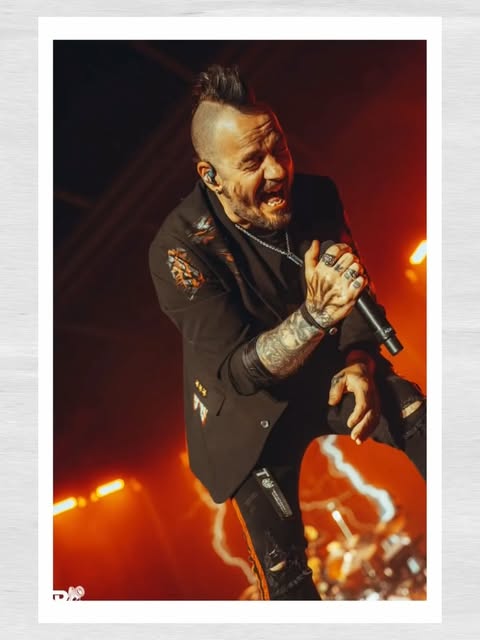 Only a couple more days until I head out with my guys in @threedaysgraceofficial for the European Festival run! These massive festivals and crowds are some of the best shows and I can’t wait to see what my cameras capture! 
Since it’s become a thing, here is my take on this stereoscopic 3D photo thing. Hope you enjoy it! See ya on the road! 📸🎥🫶🏽

#threedaysgrace #stereoscopic #3dphoto #spatial concertphotographer