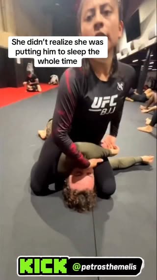 How could you bae
•
•
•
#kickstream #couplesbjj #bjj #funny #jiujitsu