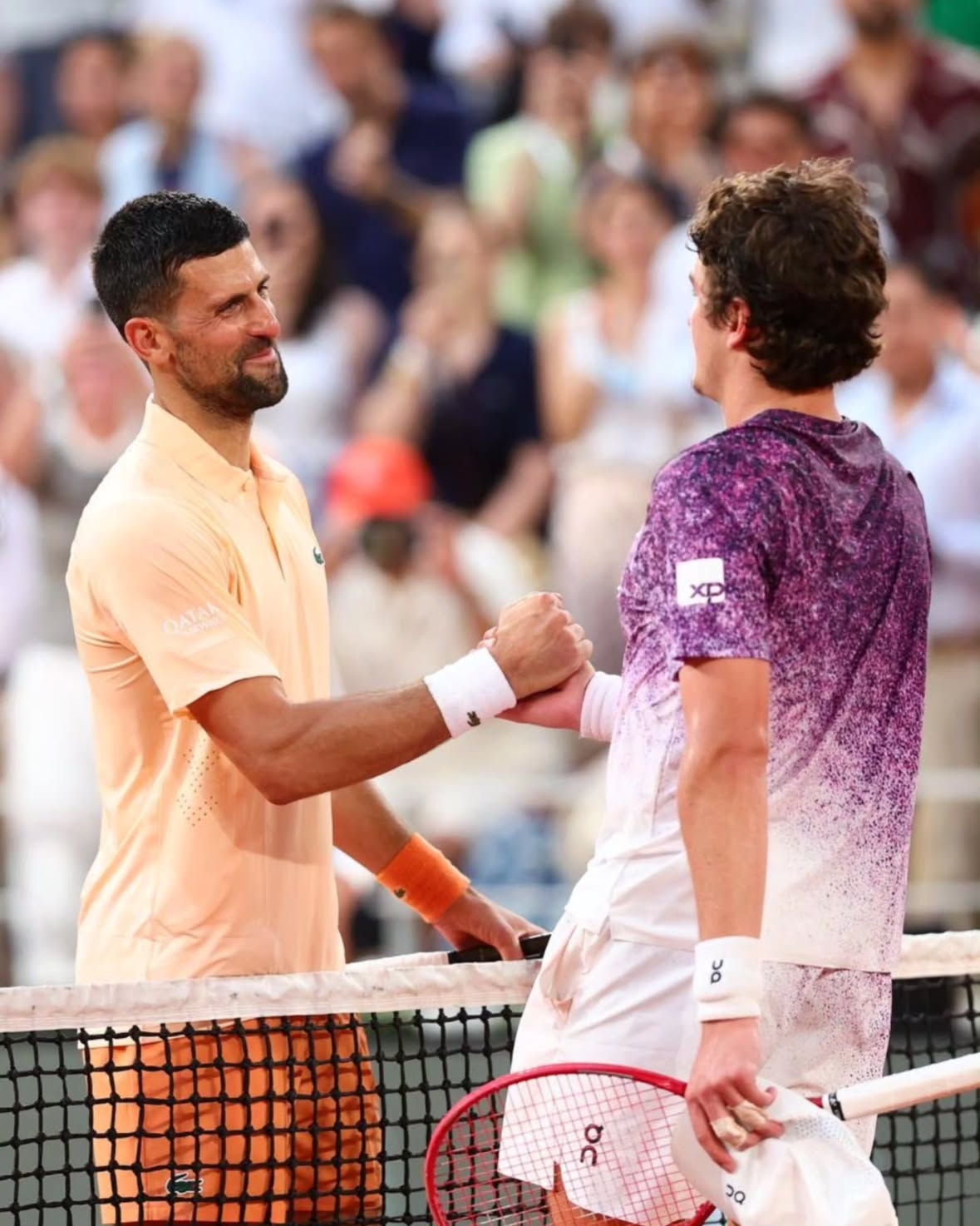 Arrepiado. Uma honra e um sonho realizado poder dividir a quadra com uma lenda como o @djokernole pela primeira vez. 🙏🏻

Hoje eu deixei tudo em quadra e desfrutei cada segundo. Seguimos acreditando! ⏭️

Goosebumps. An honor and a dream come true to share the court with a legend like @djokernole for the first time. 🙏🏻

Today I left everything out there on the court and enjoyed every single second. Keep believing! ⏭️

📸: Pierre Froger/FFT; Clement Mahoudeau/FFT | @rolandgarros