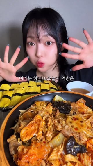간만에 마라샹궈에 계란초밥 미틴 조합 먹방!!🥵🔥
이 조합...잊은거 아니제??🫪

📍라사천마라탕
📍초밥생각

#먹방 #마라샹궈 #eating #mukbang #asmr