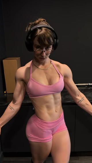 Never thought I’d be a pink girl but it’s growing on me 🎀

@gymshark @gymsharkwomen dc BEEF 

#backworkouts #gymgrind #leanmuscles #gymgoals #musclebuilding