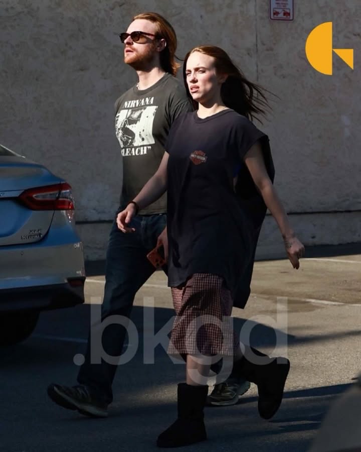 Billie spotted out and about with her family in Los Angeles, California recently! ❤️

— @billieeilish #billieeilish
