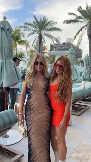 Good hair day with @shakira @isima 😉✨
