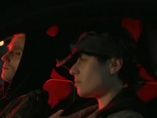 questa non è una canzone, è il racconto di una notte. 
Luci sfocate, amici, chilometri in strada, ci siamo accesi al buio.
Ora sapete con chi ero, manca solo il resto della storia

ci sono notti che finiscono, ma questa no.
noi siamo ovunque, siamo aria

NOTTE SELVAGGIA, presto fuori