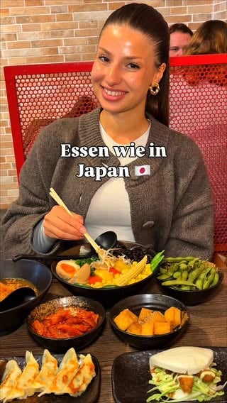 Gewinnspiel 🍜Authentische Ramen wie in Japan 🇯🇵 Die könnt ihr euch jetzt direkt in der Mittagspause oder auch während des Shoppings gönnen. 

Und habt ihr eigentlich schon einmal Matcha-Eis gegessen? Wenn nicht, wird es höchste Zeit. 

Bei @ramen.ippin im @citypointkassel genießt ihr Bao Buns, Edamame, Miso, Ramen und vieles mehr. Auch die Getränke waren echt mal was anderes! 

✨Wir verlosen 3 x 30 Euro, damit ihr auch sofort probieren könnt. 

1️⃣Like den Beitrag und speichere ihn direkt für die nächste Shopping-Pause
2️⃣Folge @ramen.ippin und uns
3️⃣Kommentiere, ob du den Ramen oder lieber was anderes probieren möchtest. 😀
4️⃣Extra-Los fürs Teilen in der Story🍀

Das Gewinnspiel endet am 8.6.26 um 20 Uhr. Viel Glück. 

#kassel #kasselfoodguide #ramen #ramennoodles #japanisch 

Anzeige