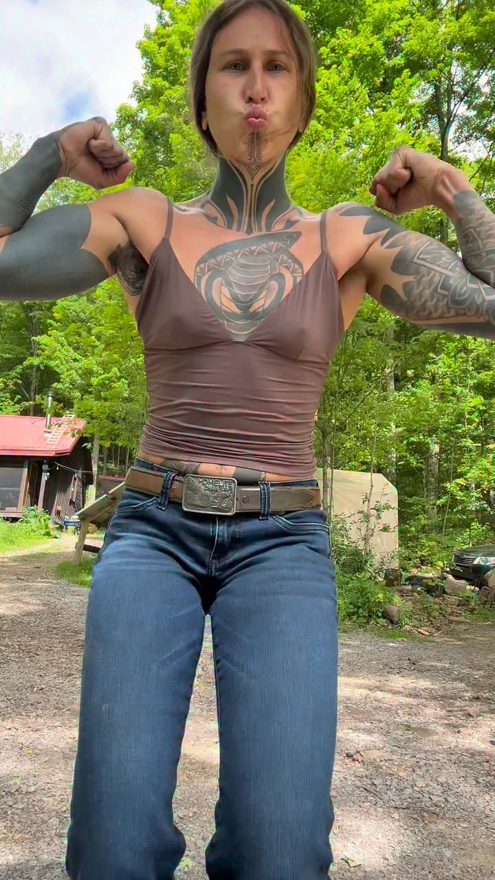 I would be ecstatic if anyone got this  reference lol 6 jugs 40-50lb each jug up a hill barefoot whoop whoop 

 #offgrid #woods #strengthtraining #fitness #offgridliving
