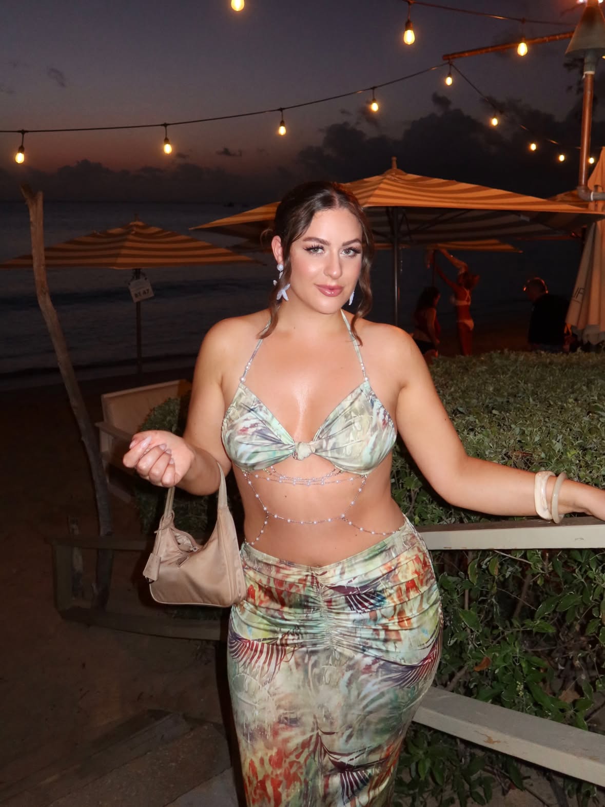 Catching up✨ @FashionNovaCurve
🔎 Tropic Tease Cut Out Maxi Dress

#beachvacation #beachdress #beachdinner #oceanviews #barbados🇧🇧