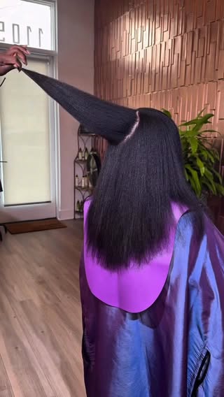 🌱No matter your hair texture, pattern, density, or length goal, results don’t come from random products.

They come from a methodology. - @nasaraorganicsusa ✨

#4chair #blackhair #blackproducts #hairstylist