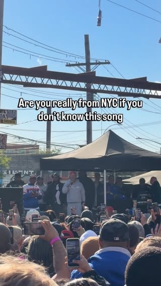 NORE pulled up to Bushwick in full Knicks gear to perform at free block party 🗽🔥

(@therealnoreaga @thebushwickcollective )