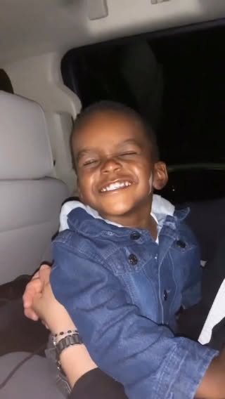 Feliz cumpleaños, Benji. ❤️

Nuestro campeón. El de la sonrisa fácil, la energía infinita y el que transforma cualquier lugar en una cancha de fútbol.

Nos emociona verte crecer. Verte convertirte en un niño bueno, cariñoso, alegre y lleno de luz. Nos haces reír, nos llenas de orgullo y nos recuerdas cada día que la felicidad muchas veces está en las cosas más simples.

Sigue soñando en grande, corriendo detrás de tus metas, metiendo goles y disfrutando cada momento con esa pasión que te caracteriza.

Te amamos con todo nuestro corazón. Gracias por iluminar nuestra familia con tu alegría, tu nobleza y tu forma única de ver la vida.

Feliz cumpleaños, hijo querido. Qué suerte tenemos de ser tus papás. 🎂⚽️❤️