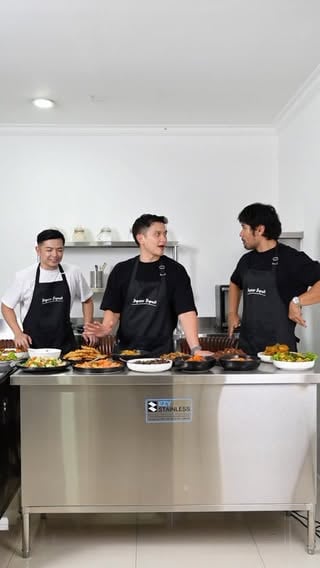 ngilerr gak tuhh kalian lihat bapack-bapack ini makan-makan di rumah @dapoerbapack

semua menu sudah di approved lhoo sama mereka yang cocok di lidah sesuai selera rasa khas nusantara.

tersedia berbagai menu paket yang bisa kalian pilih, pas banget buat catering acara kantor, acara keluarga, dan berbagai acara lain pokoknya ..

info pemesanan bisa langsung WA ke no 081513583966 (chat only)

Kitchenware by @ezystainless.indonesia