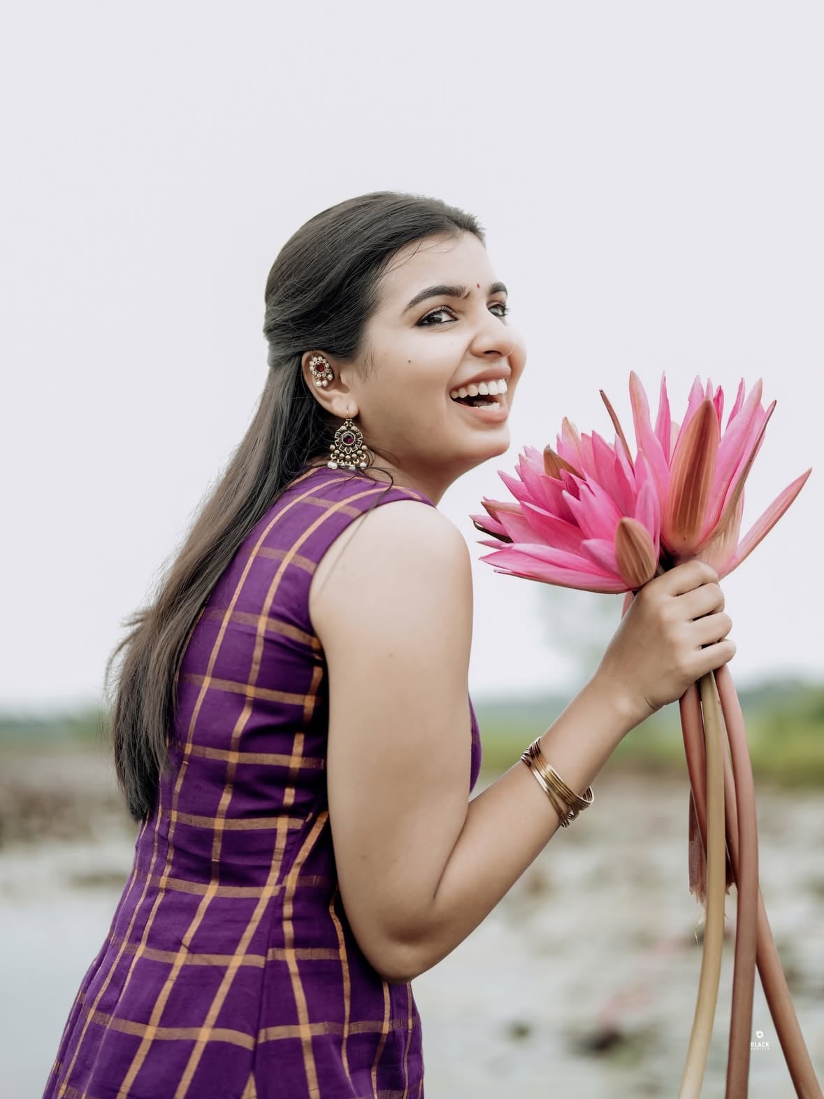 🌷✨

📸: @black__shutter 
👗: Outfit made from a saree💜
Saree: @__sumangali__