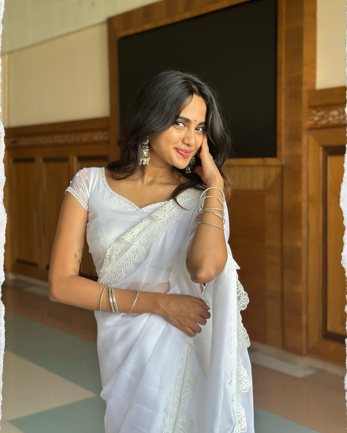 round two 🎓

saree by @aroha_couture