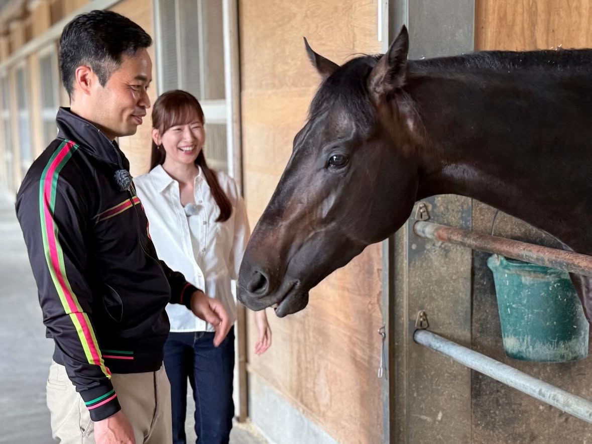 ❤︎
杉山晴紀先生とロブチェン✨✨
かっこいい馬体や走りと、普段の仕草のギャップが🐴💕
食べるのが大好きで、ほっぺの筋肉がまん丸に発達しているそう🤤かわいい‥
また書きます！
#ロブチェン #杉山晴紀厩舎 #日本ダービー