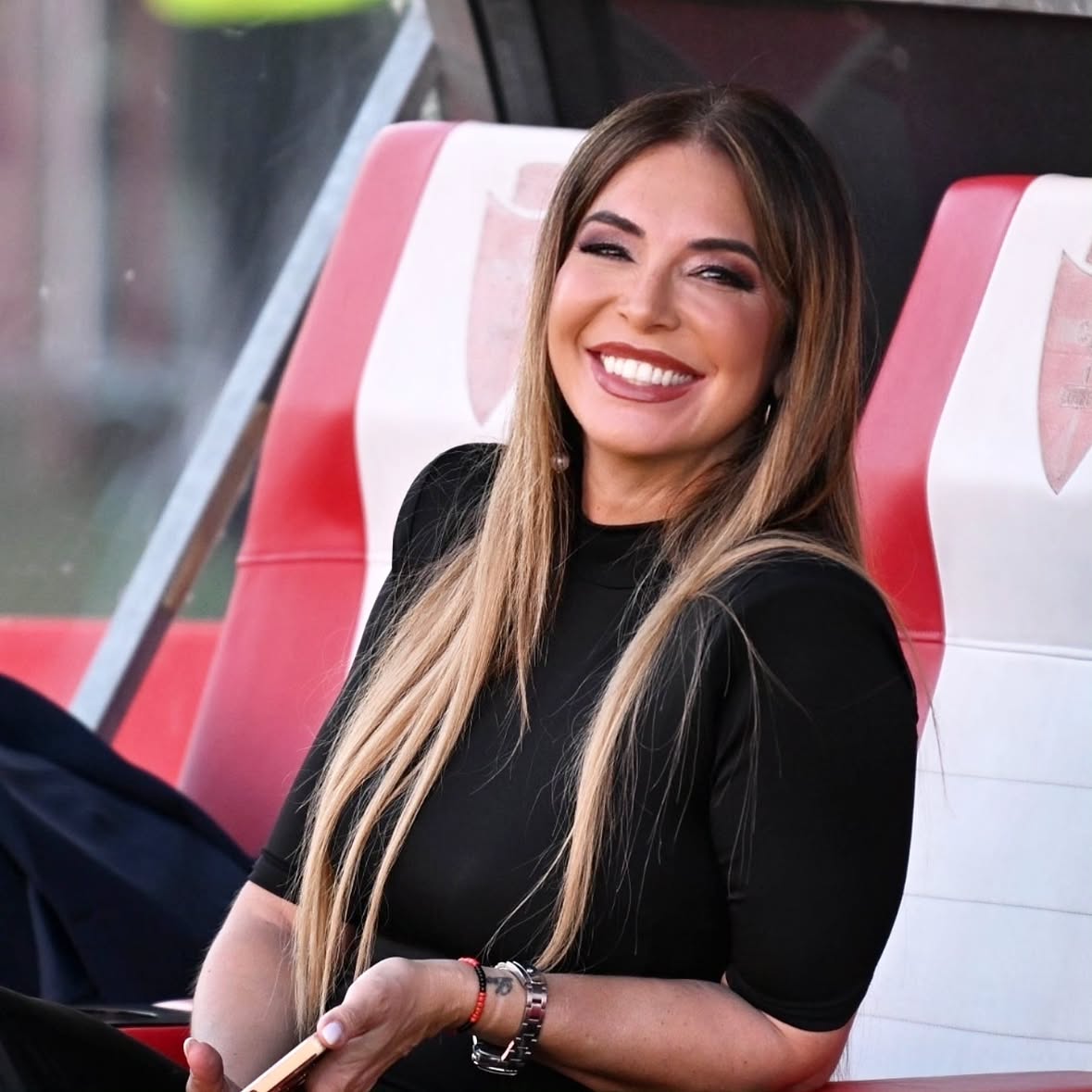 Una stagione meravigliosa, finita con la grande serie B ... è stato bellissimo. Ho dei colleghi meravigliosi e questa ultima doppia sfida ha dimostrato ancora una volta che fare squadra è tutto. Grazie @daba65 (tu sai) @lumastro92 @manubaio @_lorenzominotti @davidbucx @robylettieri68 @robertoruffinibruno @aleconc80 @carlopizzo ♥️ 

Grazie @fmazzitello 📷

Grazie @fgalleva 📷

Già mi manca il campo