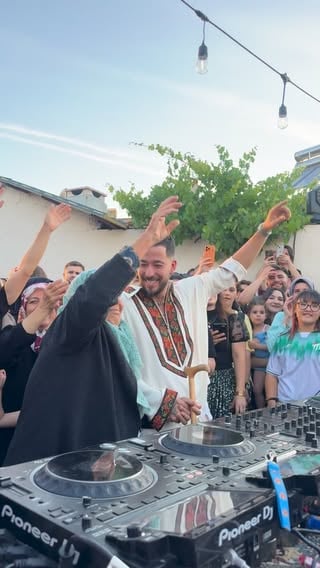 Kendisi bu meydandaki düğünlerde kısa pantolonumla koşuşturduğuma şahittir🥹🤍