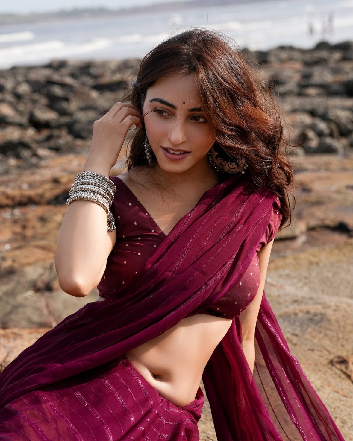 Saiyaan🥀

Shot by: @dipeshpatel_photography 
Edited by: @komaljoshi_retoucher

#sareelove #desigirl #niyatifatnani #love #blessed