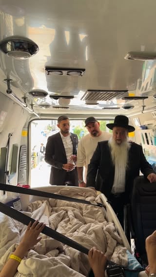המשאלה שהתגשמה.
כבוד הרב בהגשמת חלום בביקור תפילה וברכה אישית לגברת היקרה ניב חיה בת גלי שלצערנו הרב חולה במחלה הנוראה
#הרביגאלכהן #אמונה #בריאות #משפחה #עםישראלחי