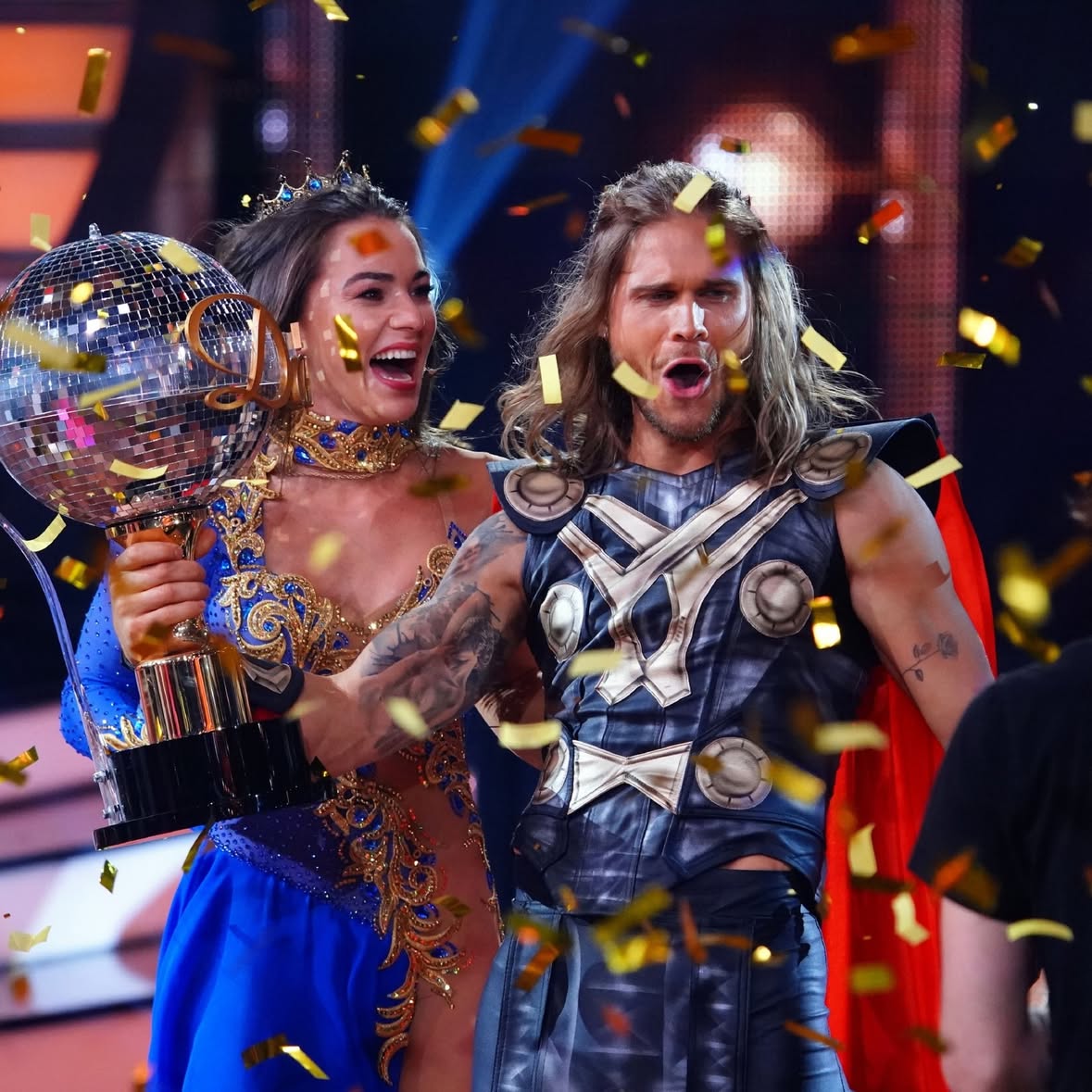 Heute ist Let’s Dance Finale 2026!
Wow!🤩 

Ich wünsche alle Finalisten ganz viel Glück!
Genießt jeden einzelnen Moment!
Ihr habt über Wochen alles gegeben und heute ist es die größte Belohnung , im Finale zu tanzen.
Jeder von euch ist ein Gewinner 🥇 

Für Marta und Evgeny ist es bestimmt wahnsinnig aufregend , zum ersten Mal im Finale mit seinem Promi zu tanzen.
Ich wünsche euch allen gaaanz viel Spaß!

Diesen Tag wird man nie vergessen.
Ich erinnere mich wie heute , an meine drei Finals und bin einfach so dankbar das erlebt zu haben.
Bekomme direkt eine  Gänsehaut….🥹

Drücke alle meine Kollegen ganz fest.
Vermisse euch sehr 🙏

Was denkt ihr, wer holt den Pokal? 🏆 

#letsdancefinal #2026 @letsdance